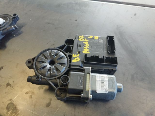 bontott VW PASSAT B7 Bal első Ablakemelő Motor