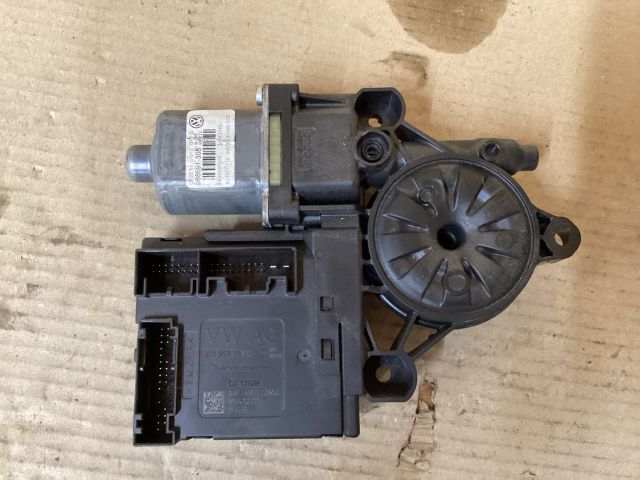 bontott VW PASSAT B7 Bal első Ablakemelő Motor
