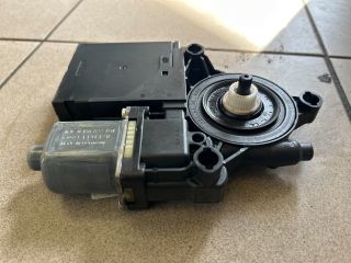 bontott VW PASSAT B7 Bal első Ablakemelő Motor