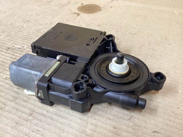 bontott VW PASSAT B7 Bal első Ablakemelő Motor