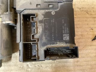 bontott VW PASSAT B7 Bal első Ablakemelő Motor