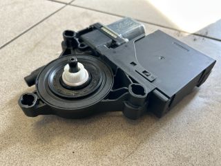 bontott VW PASSAT B7 Bal első Ablakemelő Motor