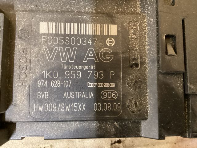 bontott VW PASSAT B7 Bal első Ablakemelő Motor