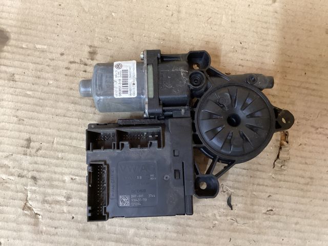 bontott VW PASSAT B7 Bal első Ablakemelő Motor