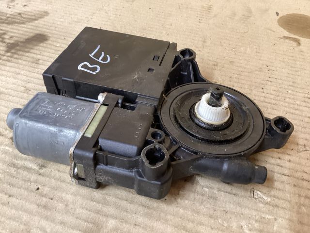 bontott VW PASSAT B7 Bal első Ablakemelő Motor