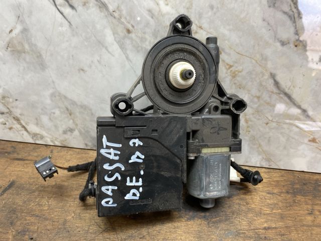 bontott VW PASSAT B7 Bal első Ablakemelő Motor