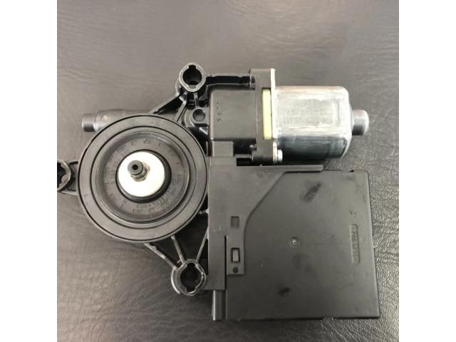 bontott VW PASSAT B7 Bal első Ablakemelő Motor