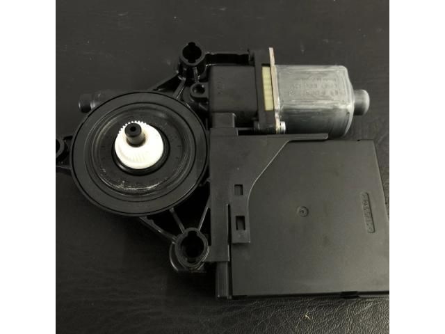bontott VW PASSAT B7 Bal első Ablakemelő Motor
