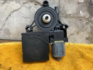 bontott VW PASSAT B7 Bal első Ablakemelő Motor