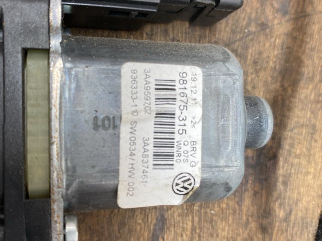 bontott VW PASSAT B7 Bal első Ablakemelő Motor