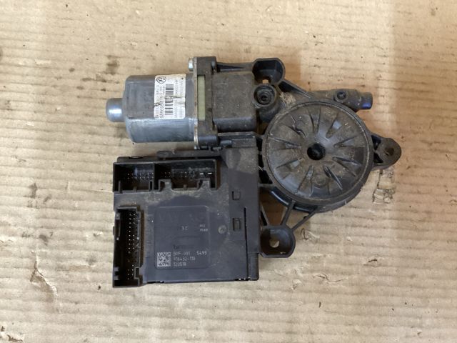 bontott VW PASSAT B7 Bal első Ablakemelő Motor