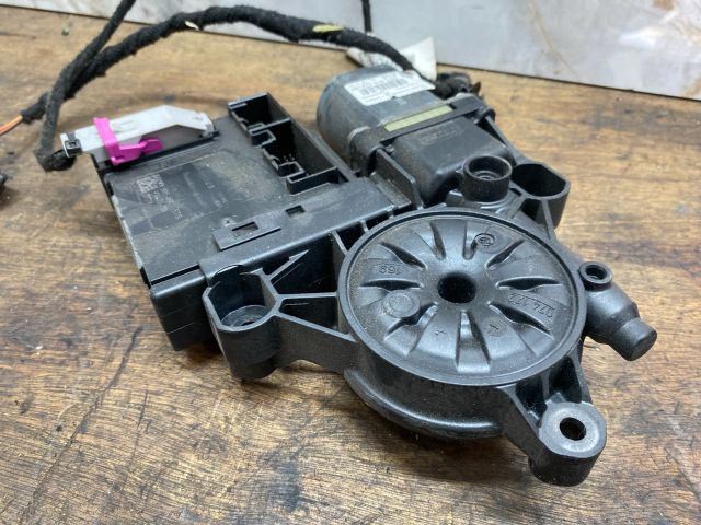 bontott VW PASSAT B7 Bal első Ablakemelő Motor