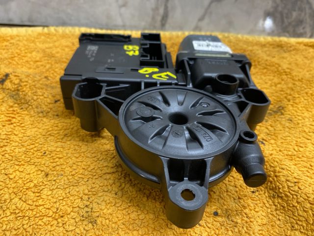bontott VW PASSAT B7 Bal első Ablakemelő Motor