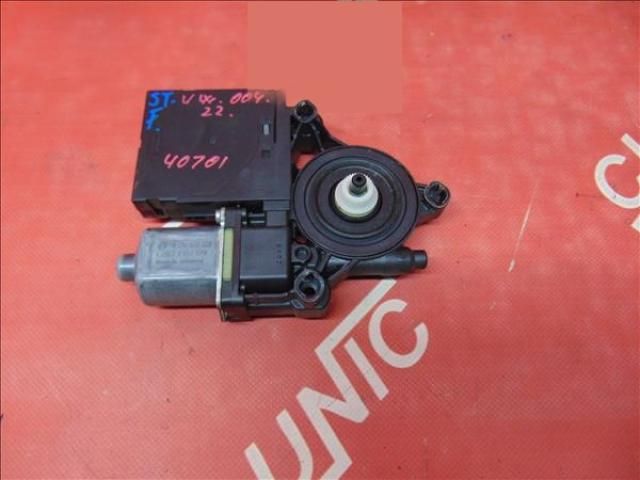 bontott VW PASSAT B7 Bal első Ablakemelő Motor