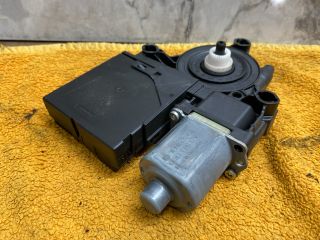 bontott VW PASSAT B7 Bal első Ablakemelő Motor