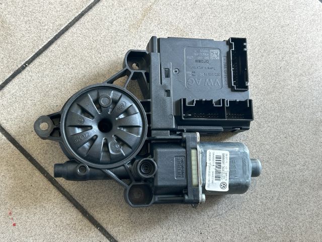 bontott VW PASSAT B7 Bal első Ablakemelő Motor