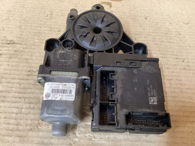 bontott VW PASSAT B7 Bal első Ablakemelő Motor