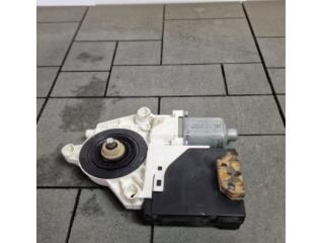 bontott VW PASSAT B7 Bal első Ablakemelő Motor