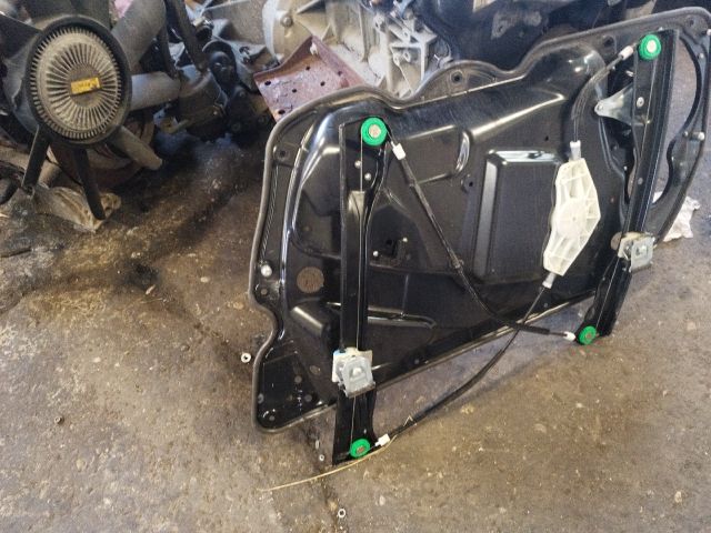 bontott VW PASSAT B7 Bal első Ablakemelő Szerkezet (Elektromos)