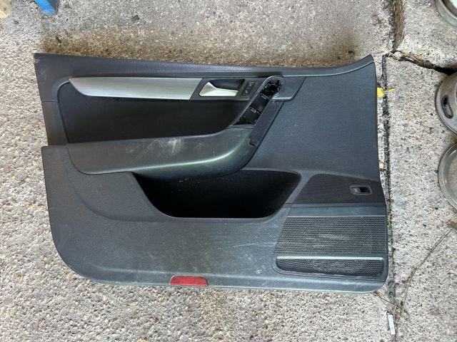 bontott VW PASSAT B7 Bal első Ajtó Kárpit