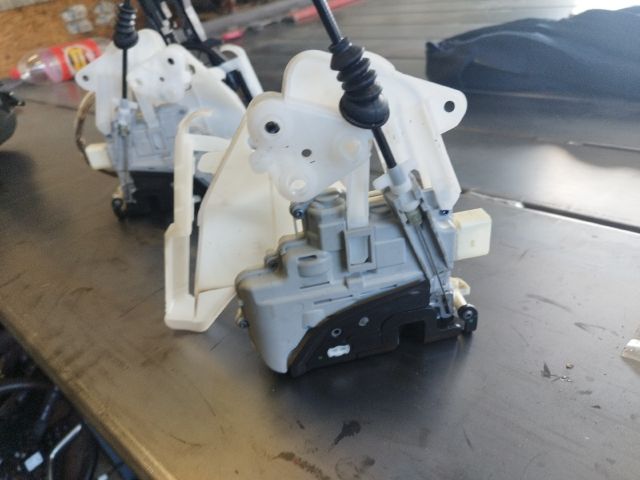 bontott VW PASSAT B7 Bal első Ajtózár