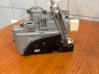 bontott VW PASSAT B7 Bal első Ajtózár