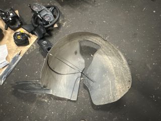 bontott VW PASSAT B7 Bal első Dobbetét (Kerékjárati, Műanyag)