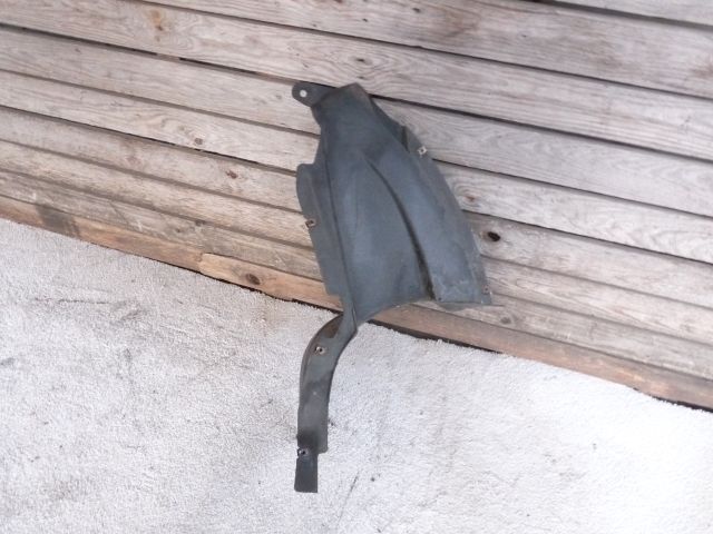 bontott VW PASSAT B7 Bal első Dobbetét (Kerékjárati, Műanyag)