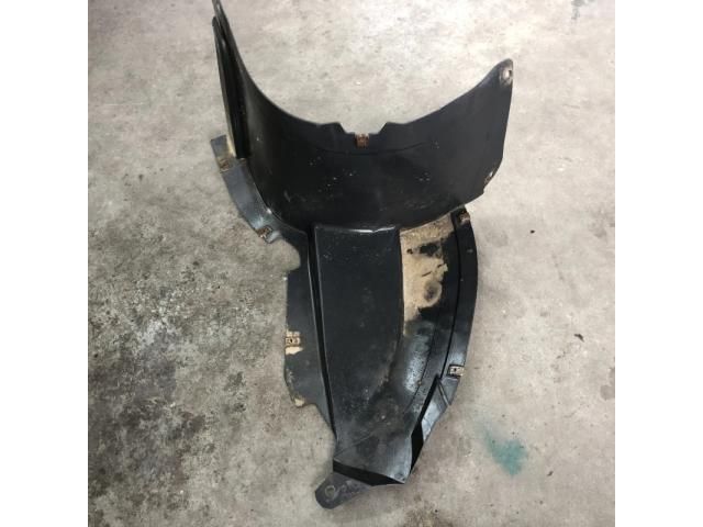 bontott VW PASSAT B7 Bal első Dobbetét (Kerékjárati, Műanyag)