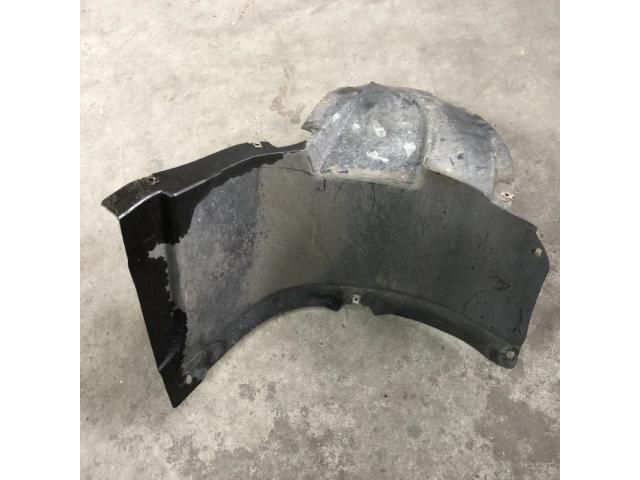 bontott VW PASSAT B7 Bal első Dobbetét (Kerékjárati, Műanyag)