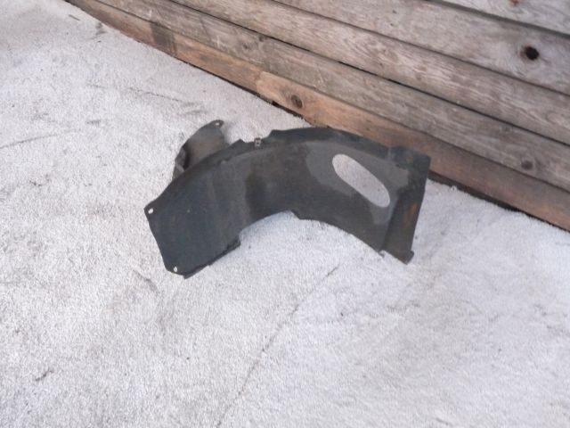 bontott VW PASSAT B7 Bal első Dobbetét (Kerékjárati, Műanyag)