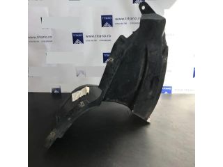 bontott VW PASSAT B7 Bal első Dobbetét (Kerékjárati, Műanyag)