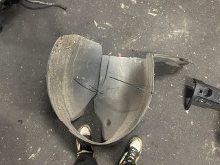 bontott VW PASSAT B7 Bal első Dobbetét (Kerékjárati, Műanyag)