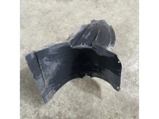 bontott VW PASSAT B7 Bal első Dobbetét (Kerékjárati, Műanyag)