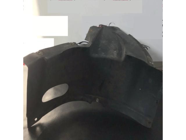 bontott VW PASSAT B7 Bal első Dobbetét (Kerékjárati, Műanyag)