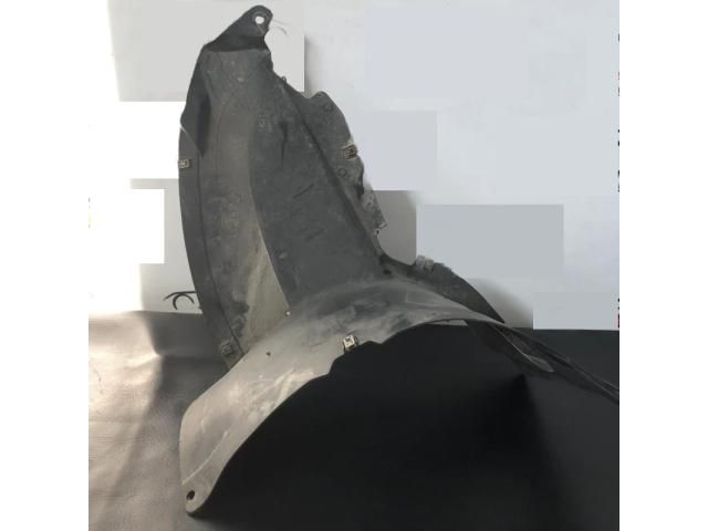 bontott VW PASSAT B7 Bal első Dobbetét (Kerékjárati, Műanyag)