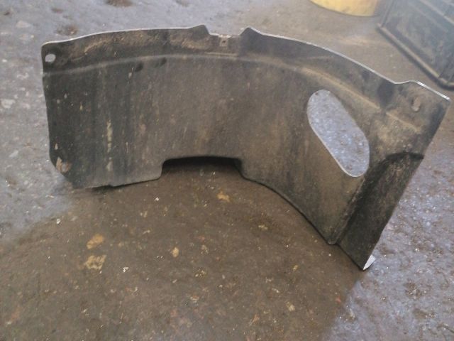 bontott VW PASSAT B7 Bal első Első Dobbetét (Kerékjárati, Műanyag)