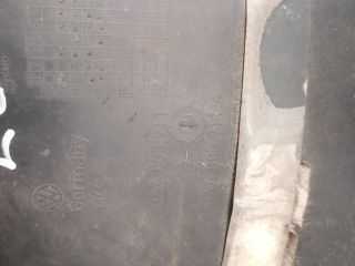 bontott VW PASSAT B7 Bal első Első Dobbetét (Kerékjárati, Műanyag)