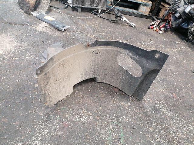 bontott VW PASSAT B7 Bal első Első Dobbetét (Kerékjárati, Műanyag)