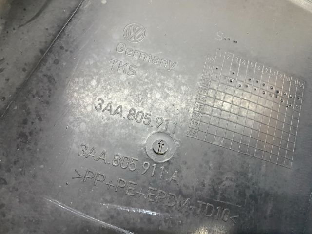 bontott VW PASSAT B7 Bal első Első Dobbetét (Kerékjárati, Műanyag)