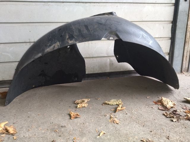 bontott VW PASSAT B7 Bal első Első Dobbetét (Kerékjárati, Műanyag)