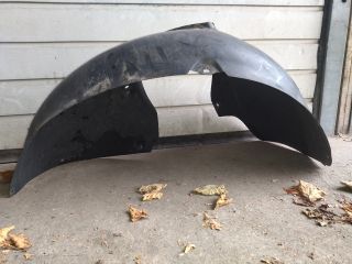 bontott VW PASSAT B7 Bal első Első Dobbetét (Kerékjárati, Műanyag)