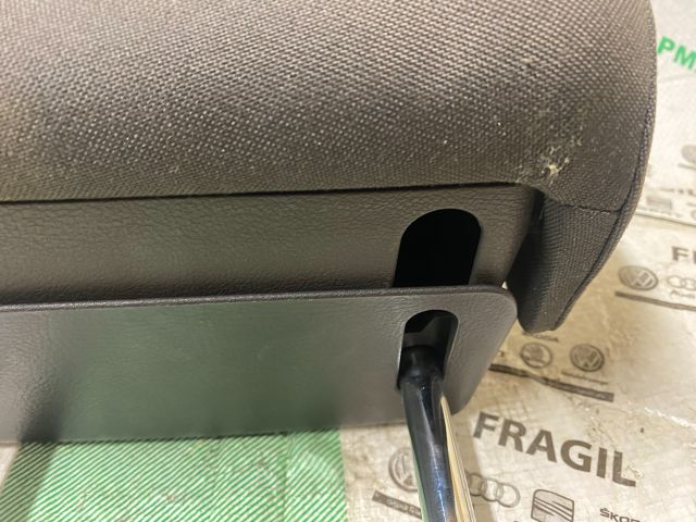 bontott VW PASSAT B7 Bal első Fejtámla