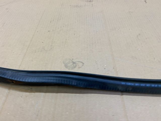 bontott VW PASSAT B7 Bal első Gumikéder