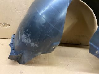 bontott VW PASSAT B7 Bal első Hátsó Dobbetét (Kerékjárati, Műanyag)