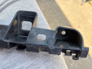 bontott VW PASSAT B7 Bal első Oldal Lökhárító Tartó (Műanyag)