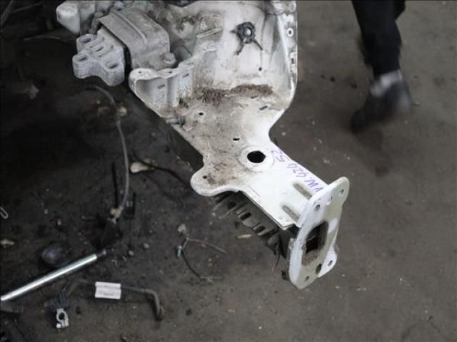 bontott VW PASSAT B7 Bal első Ütközéscsillapító