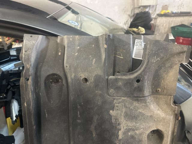 bontott VW PASSAT B7 Bal Fenéklemez