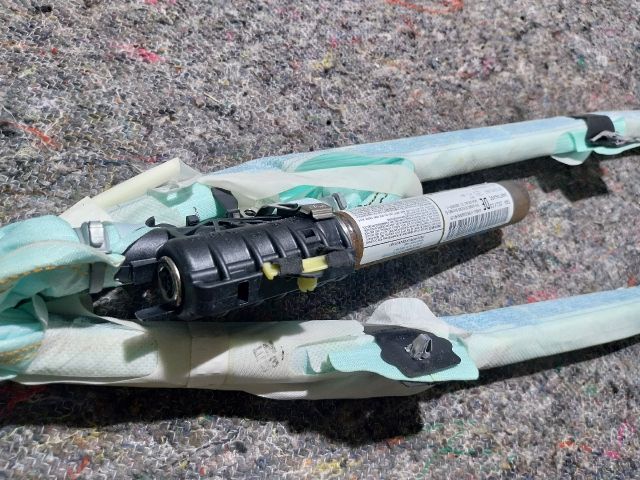 bontott VW PASSAT B7 Bal Függönylégzsák és Oldallégzsák