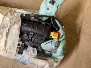 bontott VW PASSAT B7 Bal Függönylégzsák és Oldallégzsák